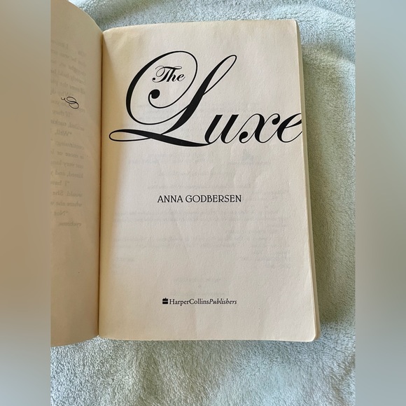 The Luxe by Anna Godbersen Paperback - Picture 6 of 8